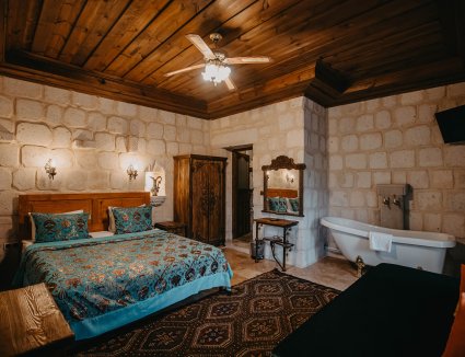 Deluxe Stone & Cave Rooms